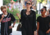 Angelina Jolie je crnom haljinom pokušala prekriti svoju krhku figuru angelina jolie sa decom