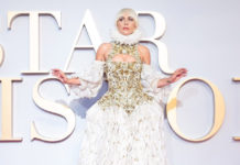 Lady Gaga u haljini koja izgleda kao šala na račun britanske istorije Lady Gaga moda stil premijera