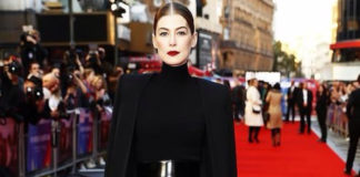 Rosamund Pike izgeda prelepo u elegantnoj crnoj kombinaciji Rosamund Pike moda stil