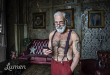 Pronašli smo za vas najseksi Deda Mraza ikada seksi deda mraz