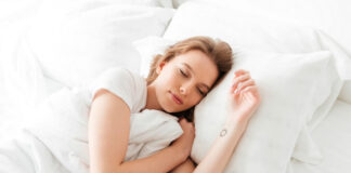 Kako spavate? „Pogrešno“ spavanje dodaje godine vašem licu Spavanje i bore na licu