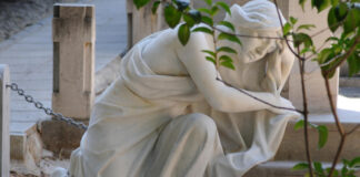 Neobični simboli na nadgrobnim spomenicima Neobični simboli na nadgrobnim spomenicima