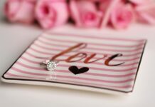 Verenicki Prsten sa Dragim KamenomThe Perfect Engagement Ring: A Verenicki Prsten with a Precious Gemstone